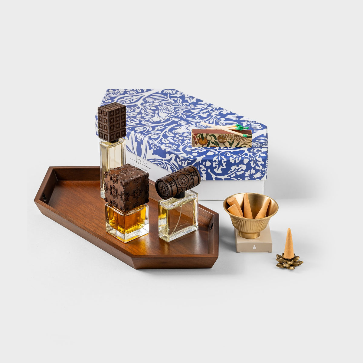 Al Liwan Perfume Set - perfumes, tray and incense